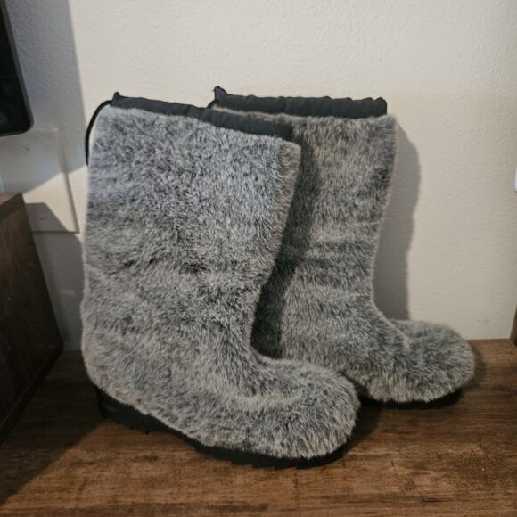 Sporto Grey Faux Fur Insulated by Thermolite 9.5 M Boots Mid Calf 12" tall NEW - Picture 1 of 6